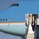 Imagen para el artículo titulado Solo el manual de instrucciones del nuevo avión presidencial de Estados Unidos cuesta 84 millones de dólares